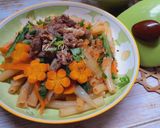 Hình bước làm 5 của món Nui xào bò và rau củ