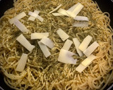 Foto del paso 5 de la receta: Spaghetti con salsa de ajo con anchoas, crujiente tostado casero y parmesano