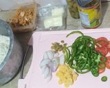 A picture of step 3 of Veggie chicken pizza.