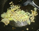 รูปขั้นตอนการทำที่ 1 ของ ข้าวผัดหมูยอ สูตร low sodium