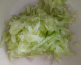 Foto del paso 1 de la receta: Ensalada de pepino y albahaca con agua de mar