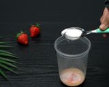 Foto langkah ke 1 dari resep Pop Ice Smoothies Tanpa Blender.