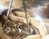 Foto langkah ke 1 dari resep 104. Banana Cinnamon Muffin.