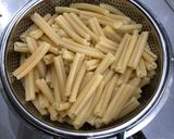 A picture of step 3 of Cheesy sausage & veg pasta.