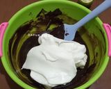 Foto langkah ke 5 dari resep Choco Chiffon Cake.