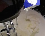 Foto do passo 2 de Mousse de maracujá com suco em pó na batedeira