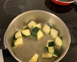 Foto del paso 1 de la receta: Puré de calabacín y patata
