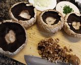 Foto del paso 1 de la receta Champiñones gigantes rellenos, con espárragos a la mantequilla de limón