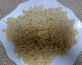 صورة لخطوة 1 من وصفة معكرونة بالصلصة الطماطم