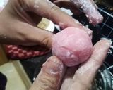 Foto langkah ke 4 dari resep Mochi isi kacang topping kacang aroma chocopandan.