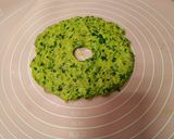 A picture of step 7 of Spinach thalipeeth.