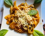 A picture of step 6 of Red Pasta with Cheese and Basil.