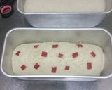 Foto langkah ke 8 dari resep Bakpao Gulung Isi Abon Kulit Pisang.