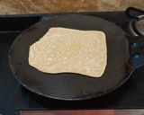 A picture of step 3 of Egg Paratha.
