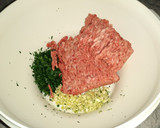 Foto del paso 1 de la receta: Pan de carne relleno de espinacas, jamón y queso