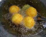 Foto langkah ke 5 dari resep Bola-Bola Singkong Gula Aren.