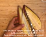 รูปขั้นตอนการทำที่ 2 ของ ห่อหมกหัวปลีเนื้อไก่บด Banana Flower Recipe