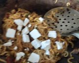 A picture of step 4 of Cheese fried maggi.