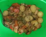 Foto langkah ke 5 dari resep Oseng jamur kancing, telor puyuh dan wortel.