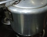A picture of step 4 of Rava Idli.