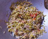 Foto langkah ke 4 dari resep Tumis Bunga Pepaya Teri Medan.