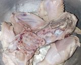 Foto langkah ke 1 dari resep Opor putih ayam telur.