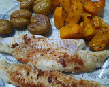Foto del paso 9 de la receta: Merluza al horno (filet) cubos de zapallo y papines
