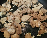 Foto del paso 3 de la receta: Espaguetis con champiñones y salsa de pimientos