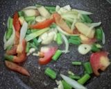 Foto langkah ke 2 dari resep Soup telur udang asam manis.