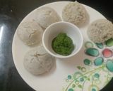 A picture of step 4 of Sprouts idli with green chutney.