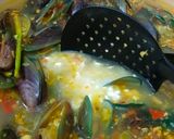 Foto langkah ke 3 dari resep Kerang Ijo Rebus Bumbu Kuning.