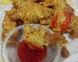 Foto langkah ke 5 dari resep Sosis mie telur gulung.