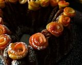 Foto del paso 11 de la receta: Bundt cake corazón de calabaza y manzana con rosas