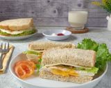 Foto langkah ke 5 dari resep 🍞Sandwich Roti Gandum🍅🥬🧀🍳.