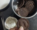 A picture of step 2 of Bubble Oreo Chocolates.