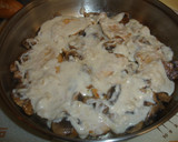 Foto del paso 8 de la receta: Lonchas de pollo, champiñones y salsa de bechamel