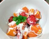 Foto langkah ke 3 dari resep Strawberry Pepaya Yoghurt, Healthy Breakfast.