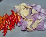 Foto langkah ke 2 dari resep Thai Chicken Basil.