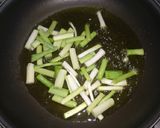 Foto del paso 3 de la receta: Habas con ajos tiernos rehogados