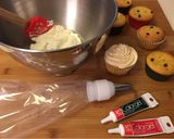 Foto del passaggio 4 della ricetta Crema per decorare cupcakes o muffin 🧁