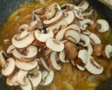 Foto del paso 5 de la receta: Rollitos de pavo en salsa