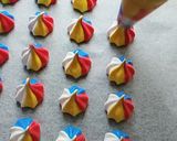 Gambar langkah 6 resipi Meringue Kisses.