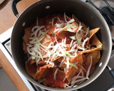 Foto del paso 2 de la receta: Chilaquiles en salsa roja