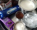 कोल्ड कॉफी (cold coffee Oreo Flavor recipe in marathi) रेसिपी स्टेप 1 फोटो