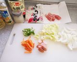 A picture of step 2 of Japanese-Style Stir-Fried Udon with Pork.