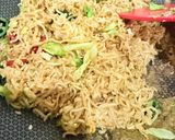 Gambar langkah 5 resipi 👩‍🍳Mi Segera Goreng Kering.