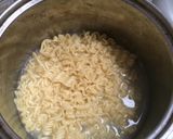 Foto langkah ke 2 dari resep Mie goreng kenyang versi anak kos.