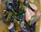 Foto langkah ke 4 dari resep Masak Sop Ikan Mujair dan udang bumbu tomyang.