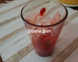 Foto langkah ke 2 dari resep Es Susu Strawberry.