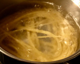 Foto del paso 10 de la receta: Mis tallarines de fin de mes (fileto y perejil)